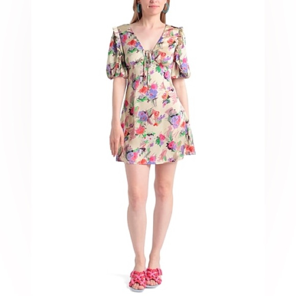 Flowy Floral Dress with Silky Texture and Sleeve Detailing Size 8